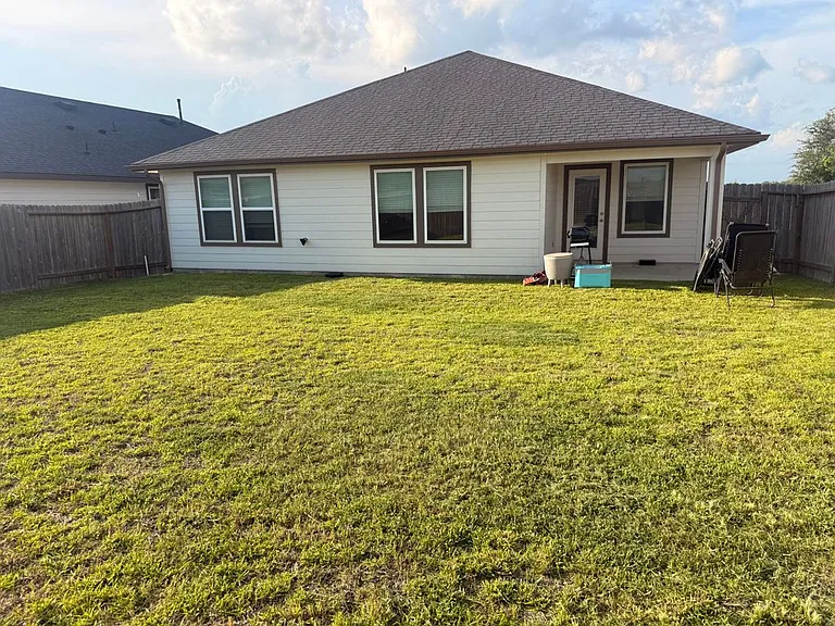 1210 Hughes Crossing Dr — Photo 22