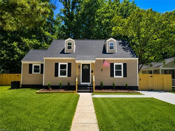 82 Lakeside Dr, Newport News, VA 23606
