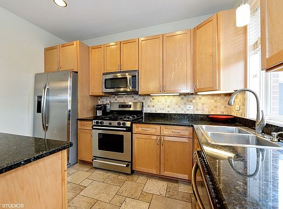 4th image of 2317 W Belmont Ave #P-1
