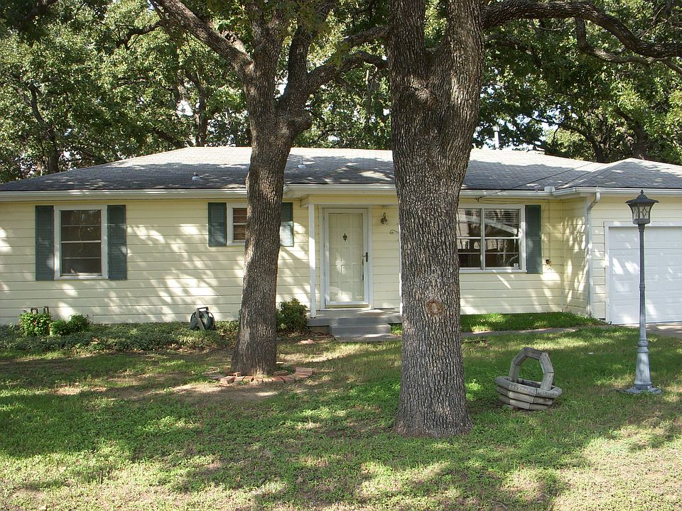 1st image of 504 Oak Grove Ln