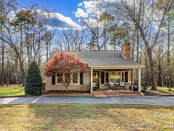2nd image of 692 Capelsie Rd