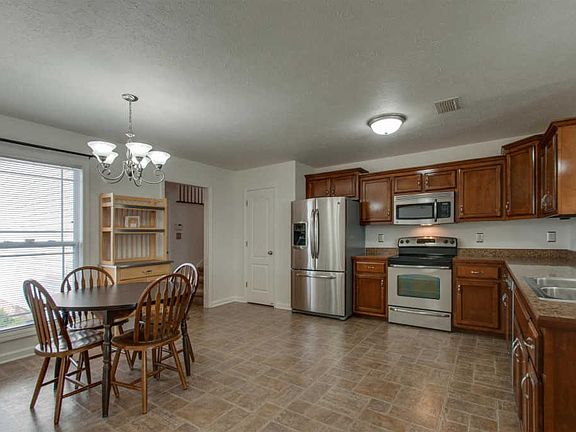 3rd image of 3472 Oak Creek Dr