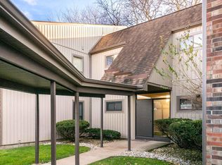 2002 Abbey Rd APT A, South Bend, IN 46637