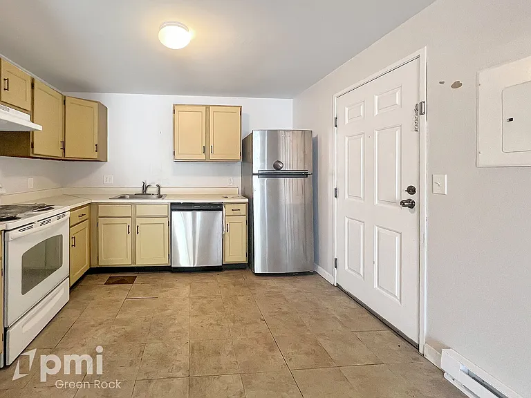 12 E Side Dr #2 — Photo 3