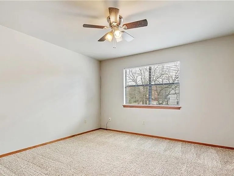 250 N Madison St #B — Photo 14