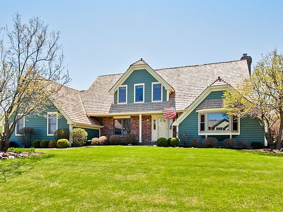 Gracious Front elevation has great curb appeal