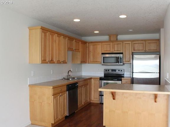3rd image of 7427 NE 61st Way