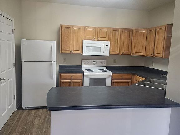 3rd image of 190 Wexford Dr Unit 102