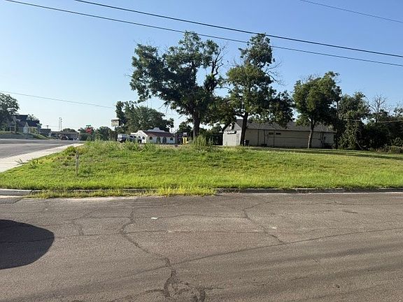 4th image of 1300 Barron Ave