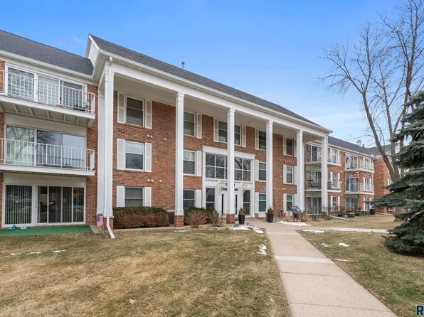 2501 S Kiwanis Ave APT 210, Sioux Falls, SD 57105