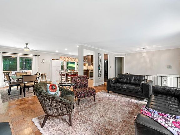 3rd image of 9 Pinegrove Dr