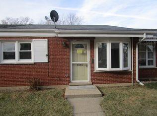 737 Dulles Rd APT C, Des Plaines, IL 60016