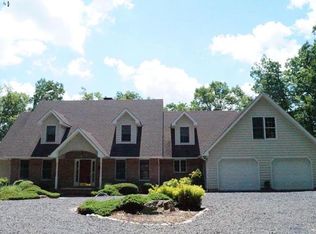 915 La Montage Dr, Lyndon, PA 18071