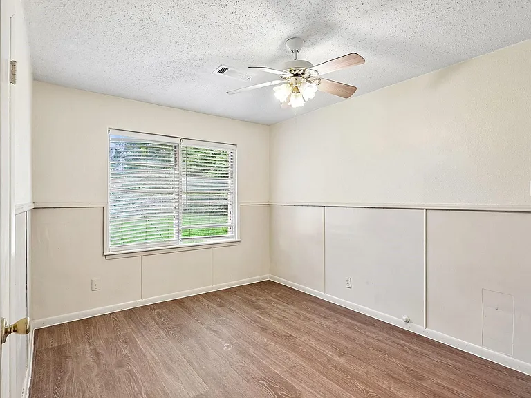 6401 Rowan Ln — Photo 10