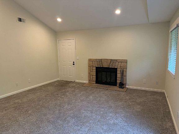 3rd image of 2513 La Terrace Cir