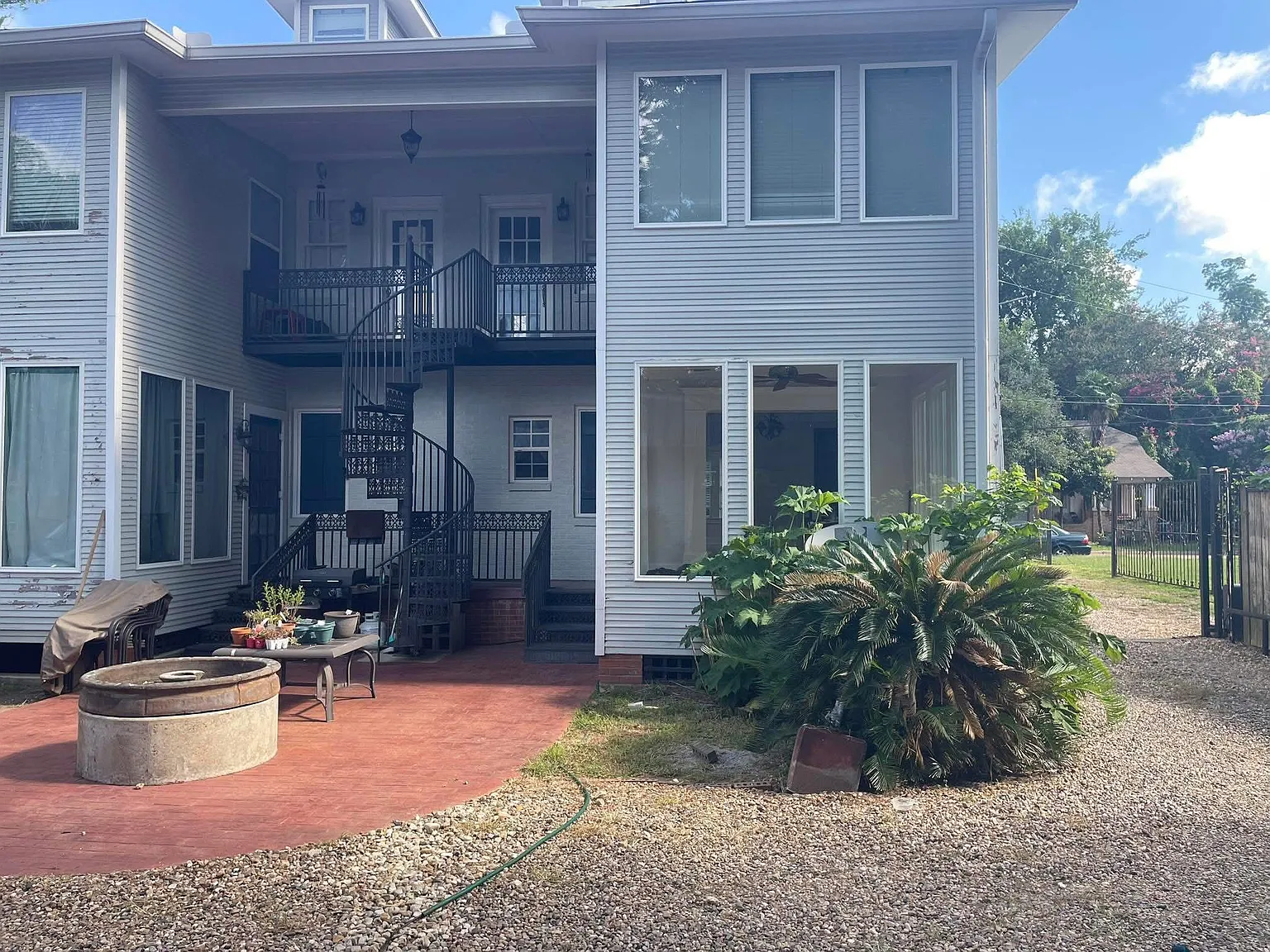 3 bed, $1,800 — Photo 2