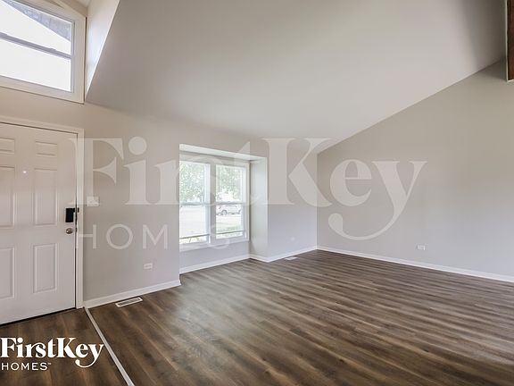 4th image of 2416 Waterford Dr