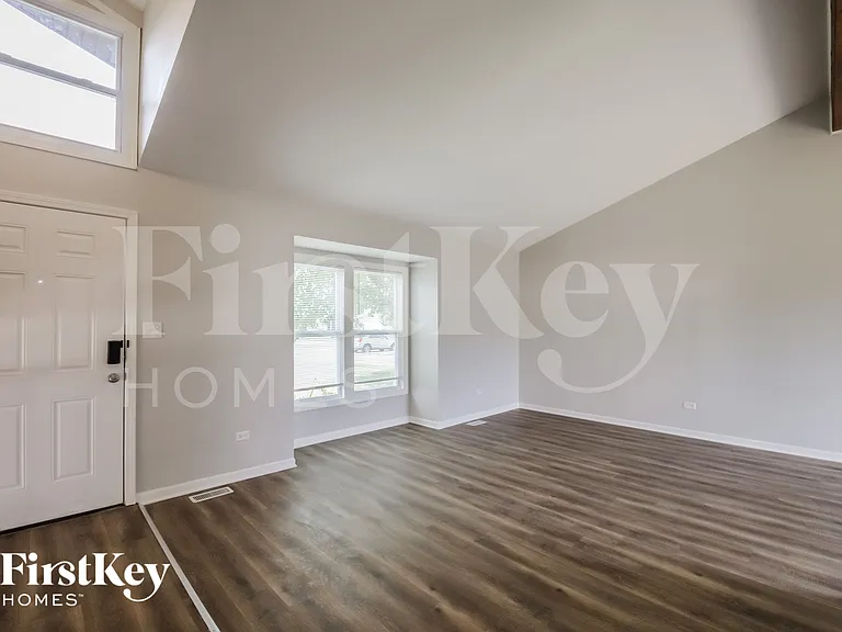 2416 Waterford Dr — Photo 4