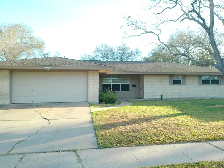 4610 Donegal Dr — Photo 1
