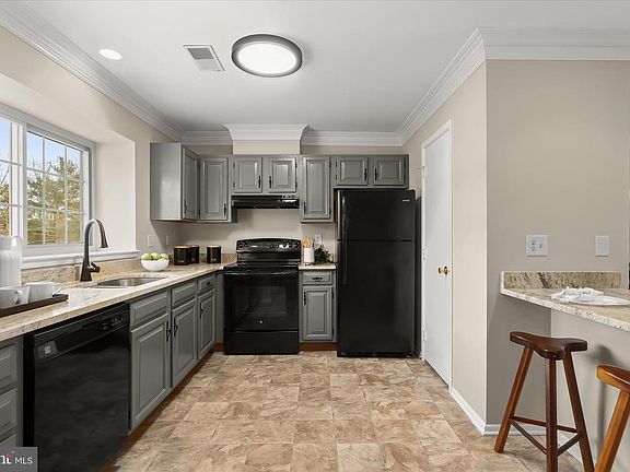 3rd image of 23 Bartley Ct