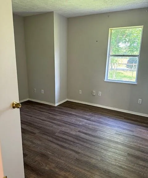 1208 Glendale St — Photo 9