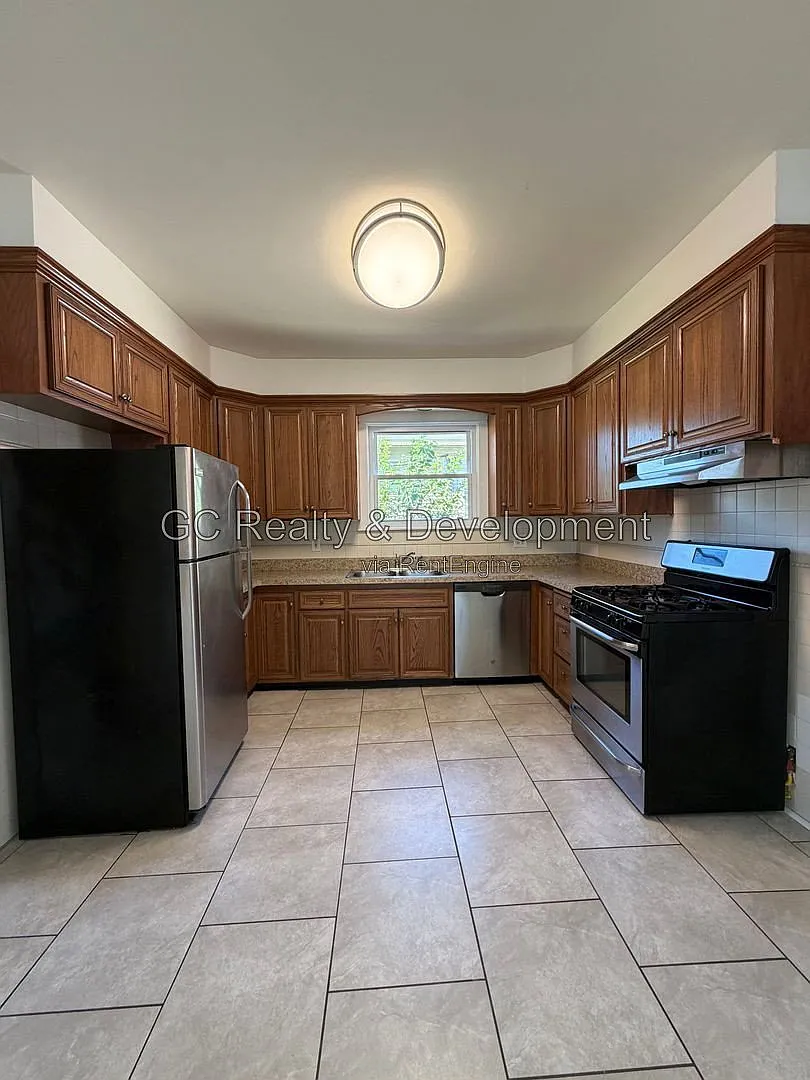3 bed, 2.0 bath, 4000 sqft, $2,250 — Photo 4