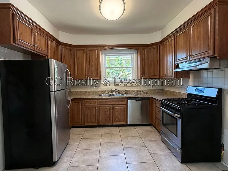 837 Thomas Ave #1 — Photo 4