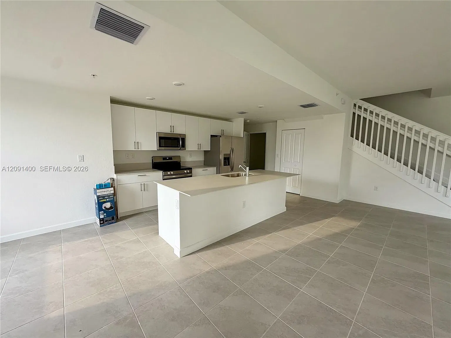 3 bed, 2.5 bath, $2,700 — Photo 3