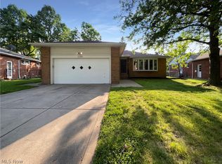 1196 Haverston Rd, Lyndhurst, OH 44124