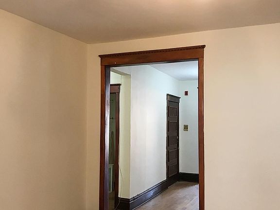 4th image of 905 W Franklin Ave #20