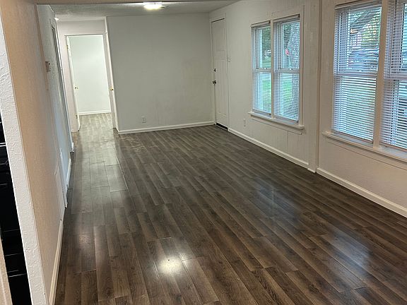 3rd image of 904 Sundown St