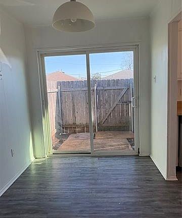 4th image of 2712 Longwood Dr APT A