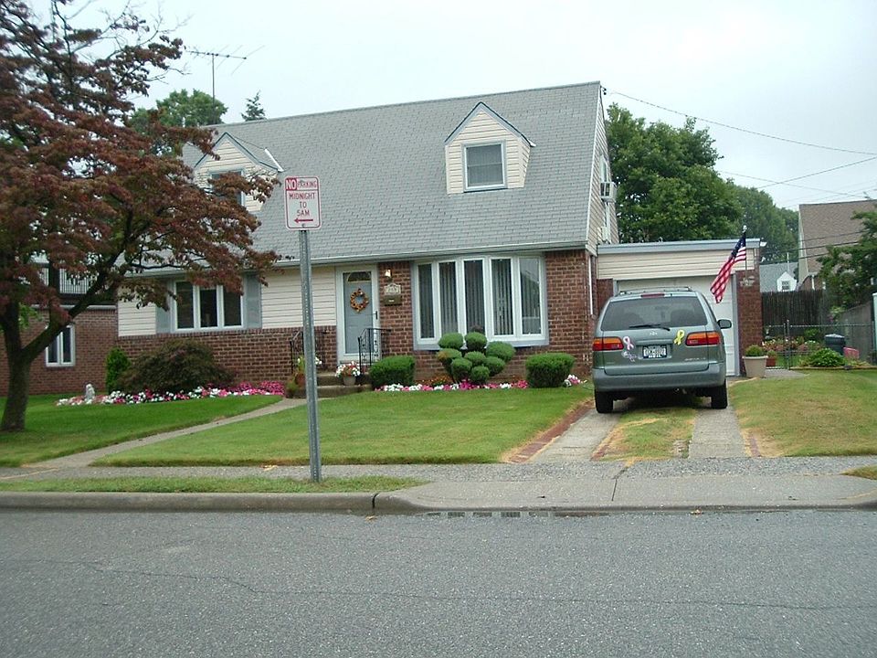 brick/vinyl wideline cape