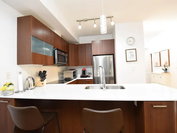 13321 102a Ave #203, Surrey, BC V3T 1P6