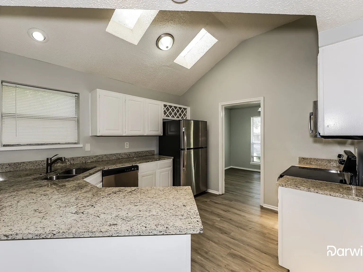 3 bed, 2.0 bath, 1943 sqft, $2,250 — Photo 3