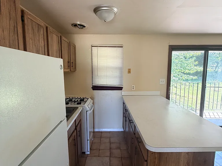 67 Fairview Ave — Photo 8