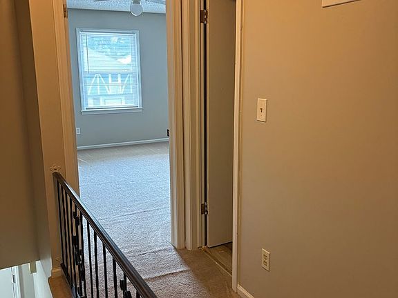 5th image of 311 Hawthorne Ct #A