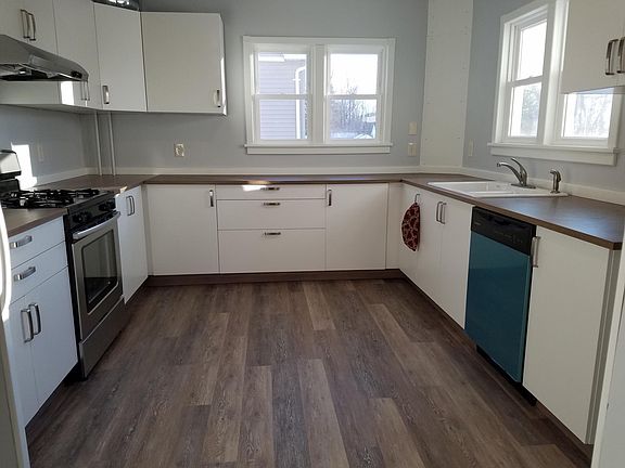 2nd image of 127 Walnut St APT 2