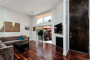 2nd image of 17955 Magnolia Blvd APT 6