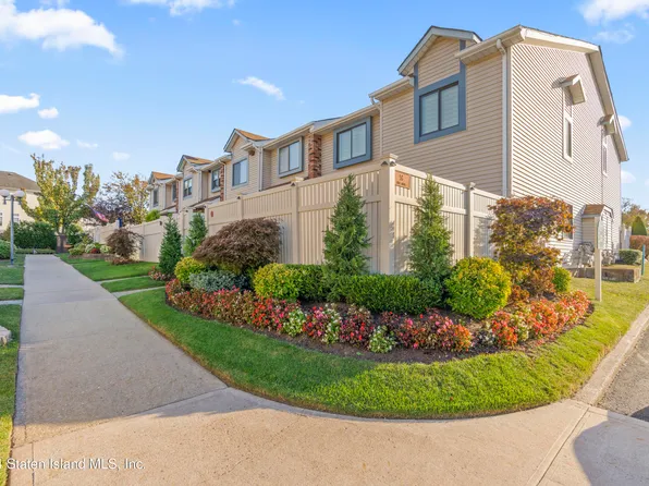 58 Gina Ct, Staten Island, NY 10314