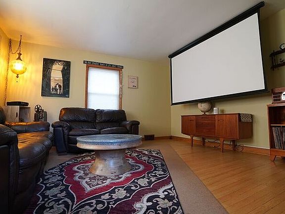 5th image of 520 E Plainfield Ave