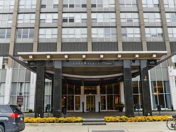 655 W Irving Park Rd, Chicago, IL