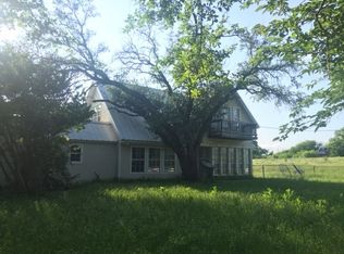 702 Chestnut St, Hico, TX 76457