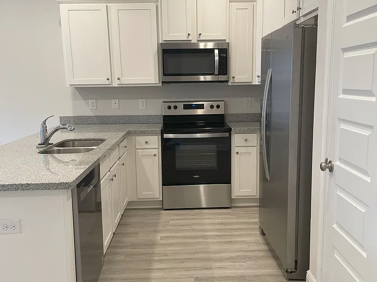 9815 Fowler Ave — Photo 10