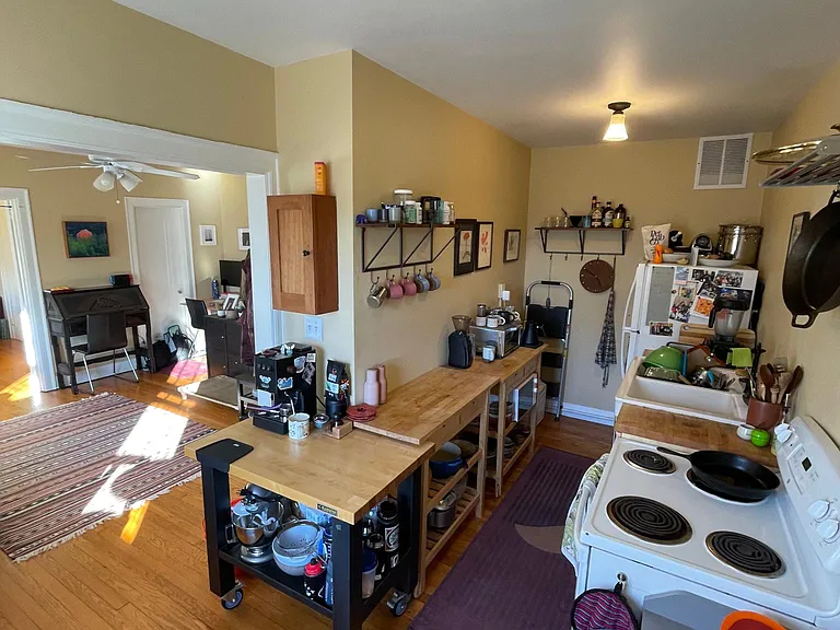 137 E Chestnut St #3 — Photo 1