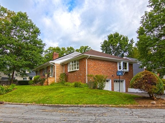 4th image of 19 Wesley Ct