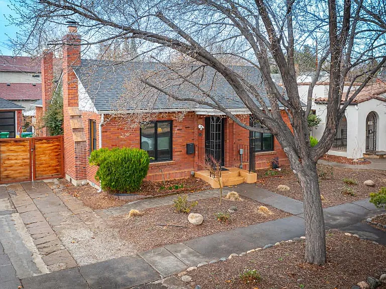 Manor Dr — Photo 2