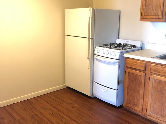 3rd image of 123 Cherry St APT 1C