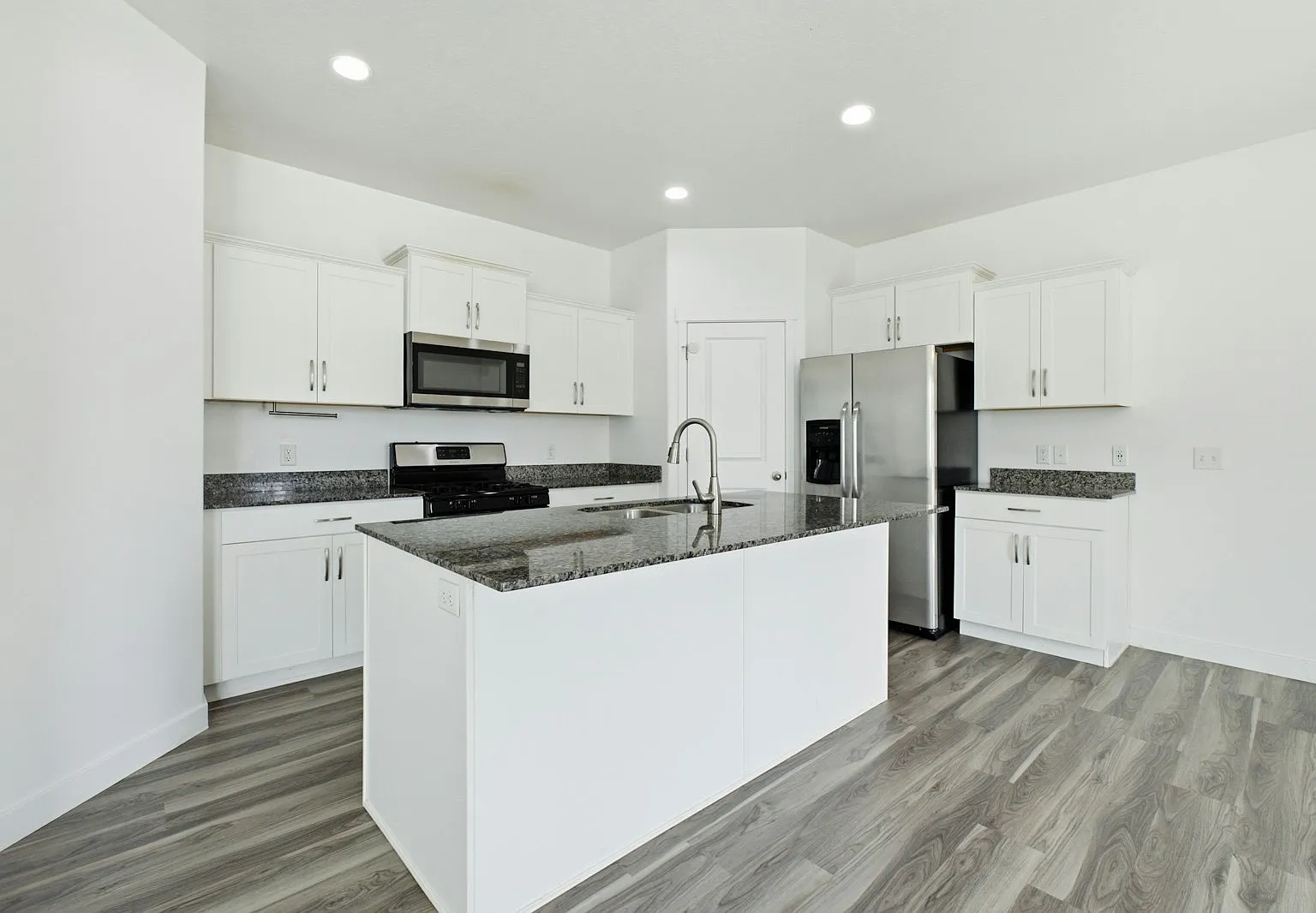 506 South Highpoint Drive — Photo 3