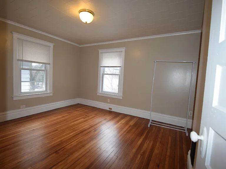 326 Field St — Photo 6